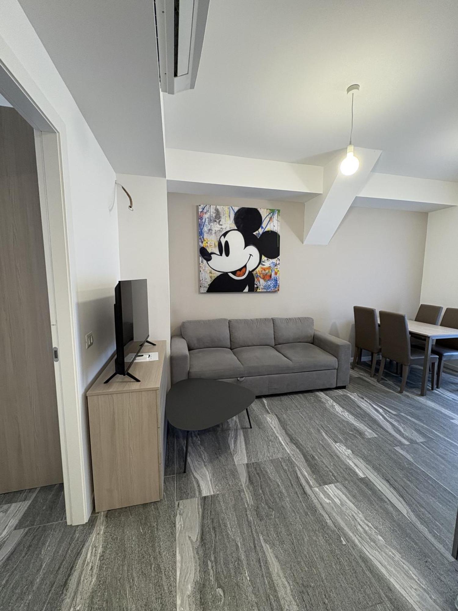 Essential Apartment Sesto San Giovanni Buitenkant foto